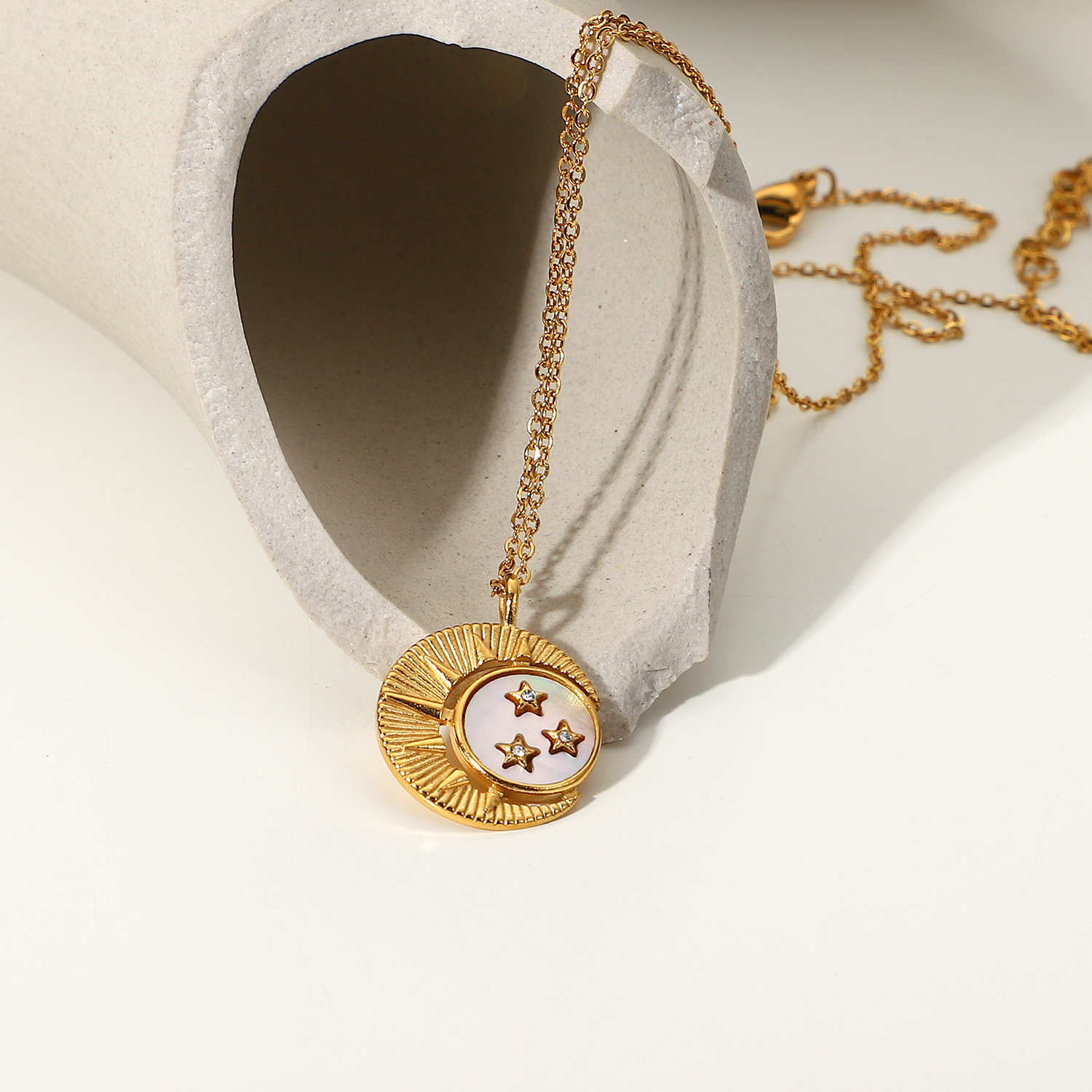 Zarte Halskette Sonne und Mond