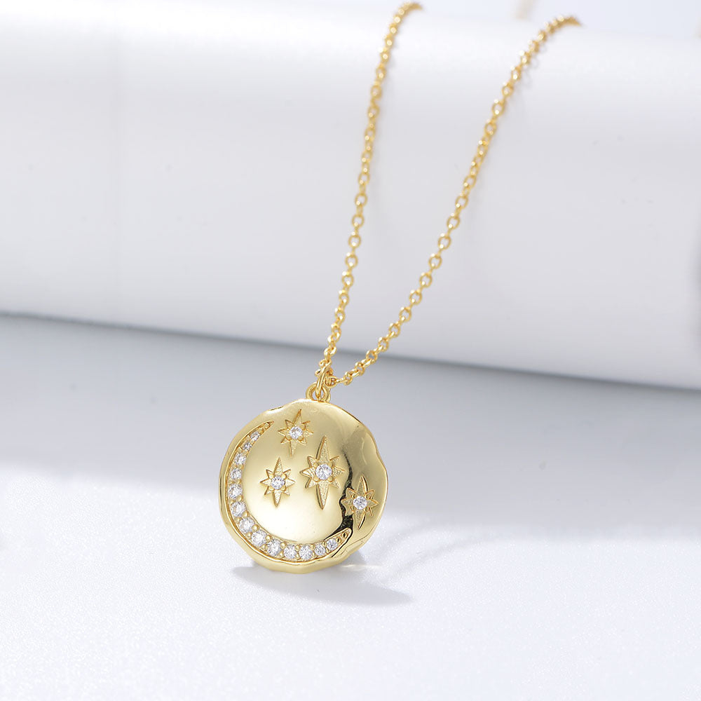 Feine Halskette mit Mond- und Sternenanhänger in Gold