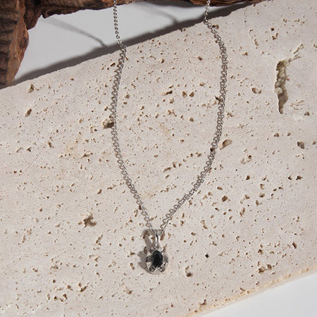 Eleganter Mondstein-Anhänger mit Vergoldung