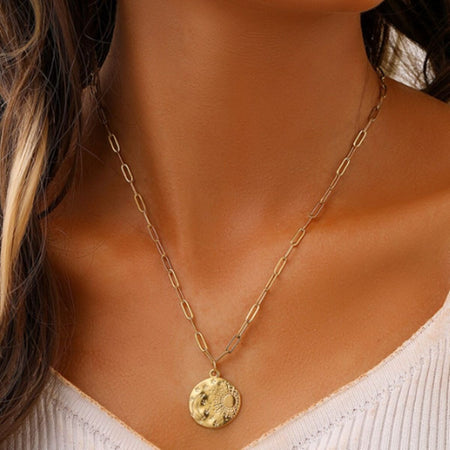 Zarte Halskette mit Sonne und Mond in Gold