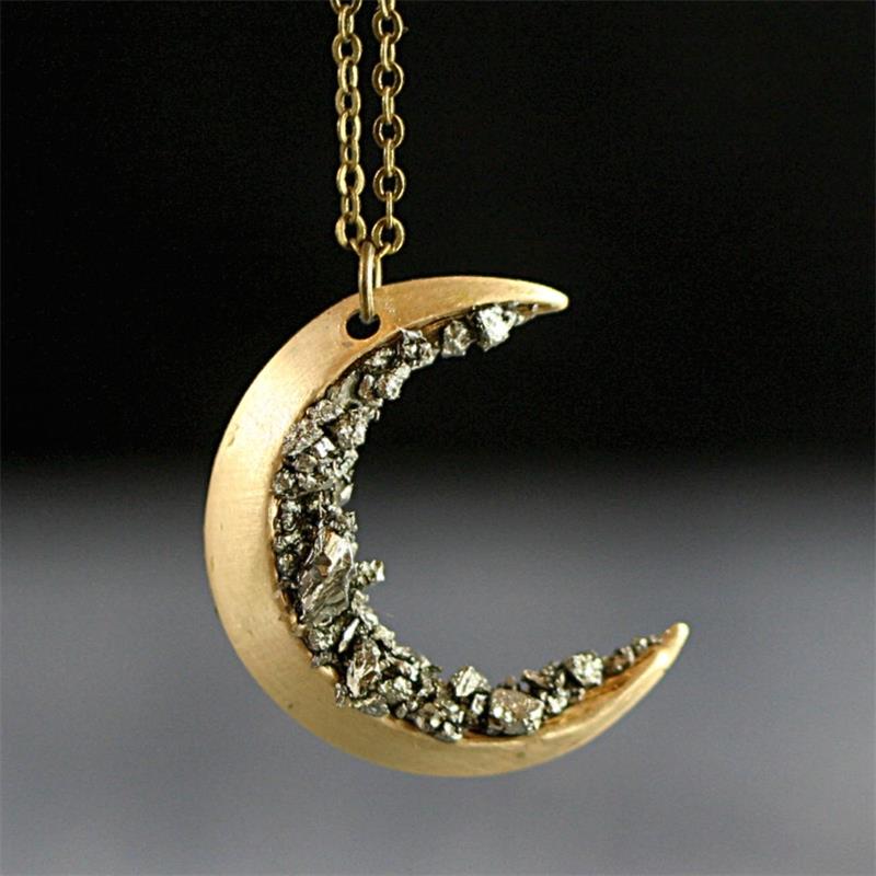 Zarte Goldkette mit Mondstein